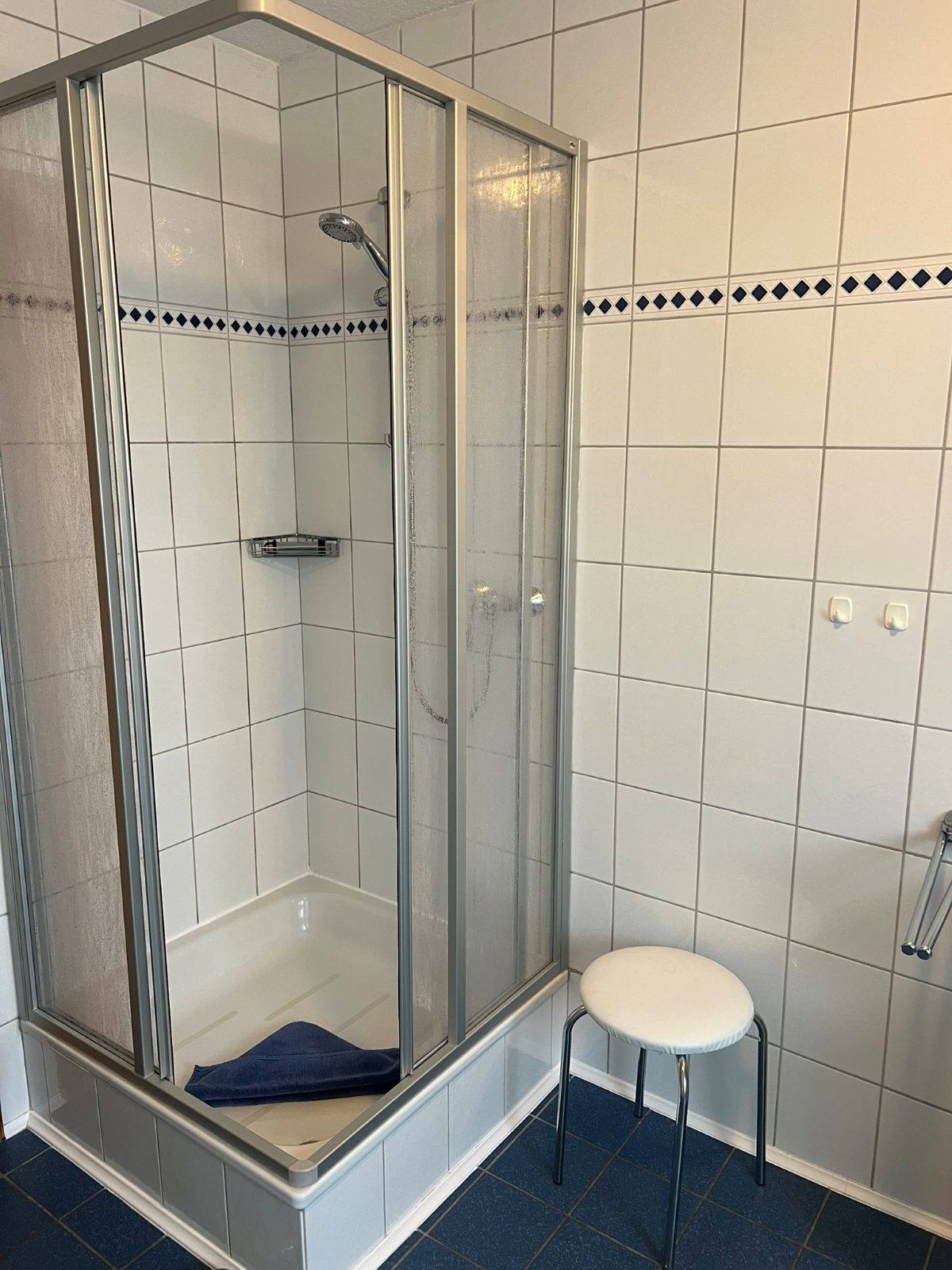 Dusche im Badezimmer