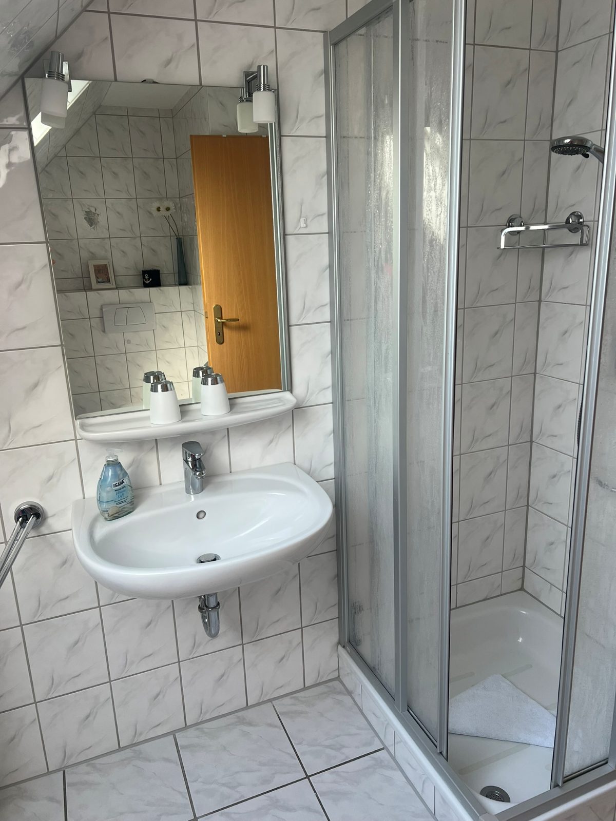 Badezimmer mit Dusche