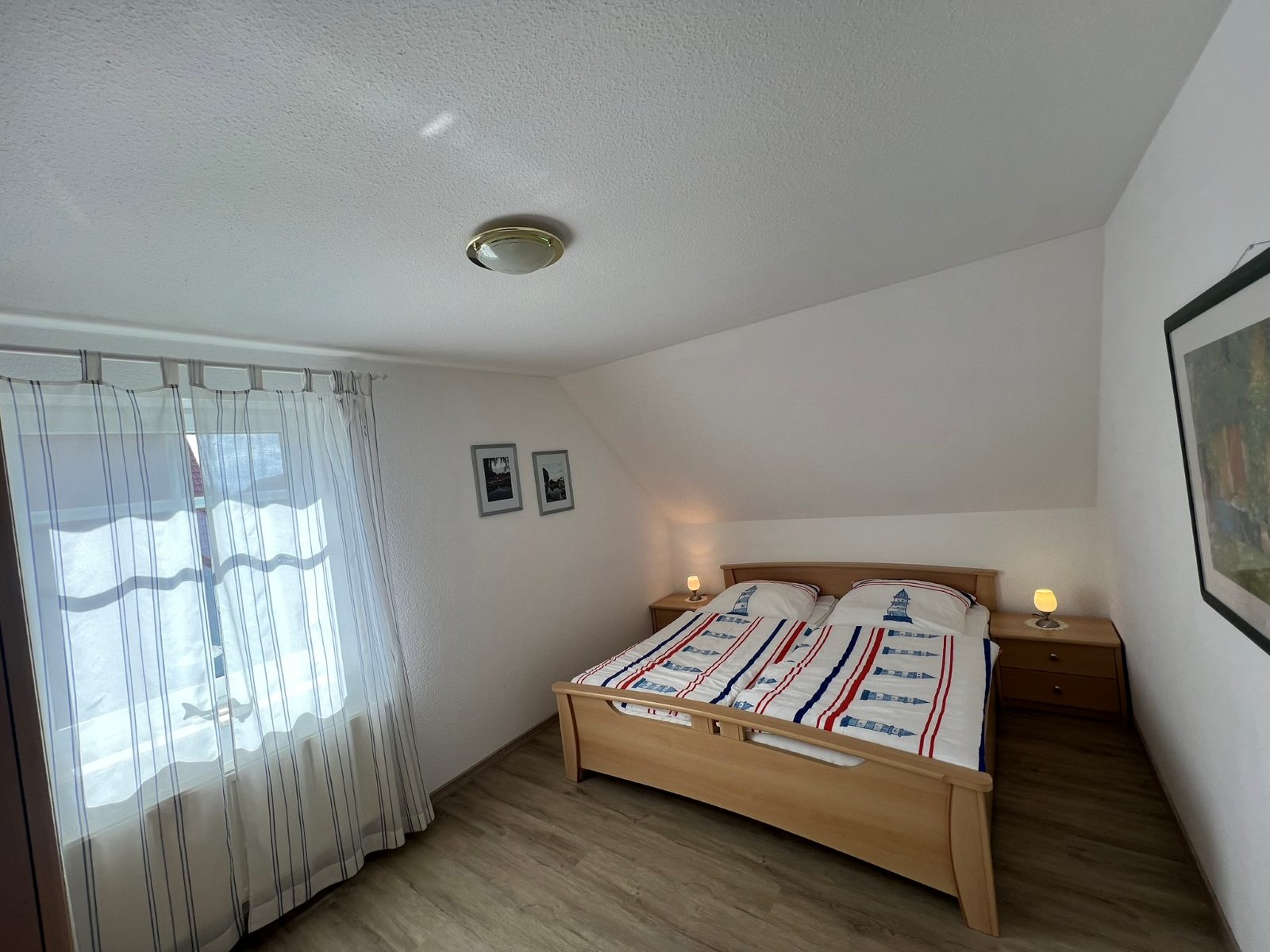 Schlafzimmer mit Doppelbett