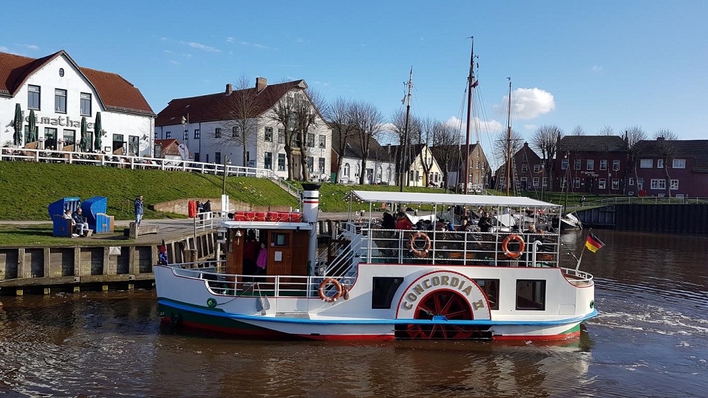 Bild des Raddampfers und Touristenbootes Concordia