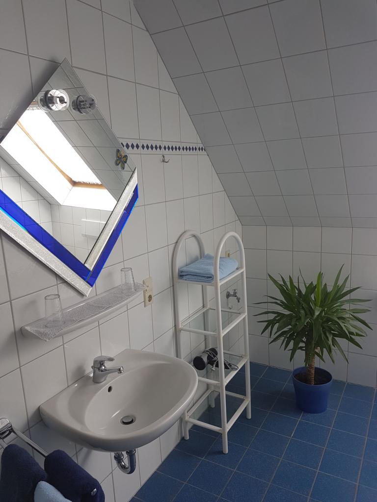 erstes Bild des Bades der Ferienwohnung eins erstes Bild des Bades der Ferienwohnung eins