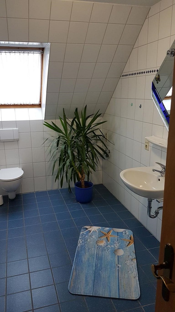 erstes Bild des Bades der Ferienwohnung zwei erstes Bild des Bades der Ferienwohnung zwei