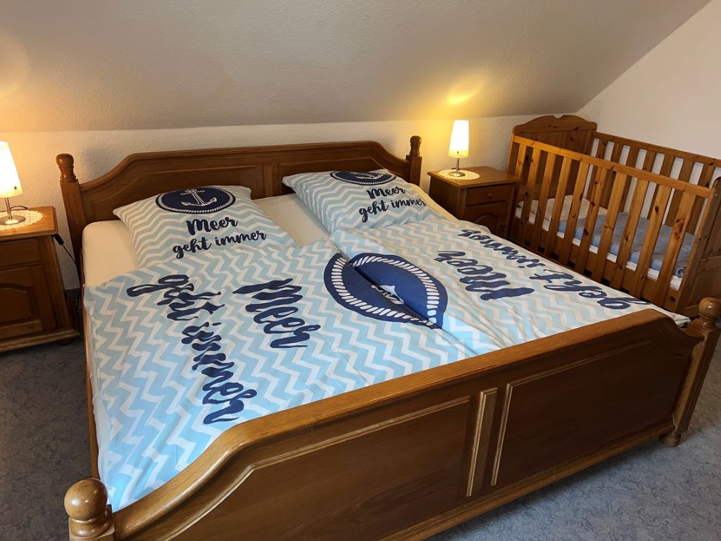 Bild des Schlafzimmers der Ferienwohnung eins Bild des Schlafzimmers der Ferienwohnung eins