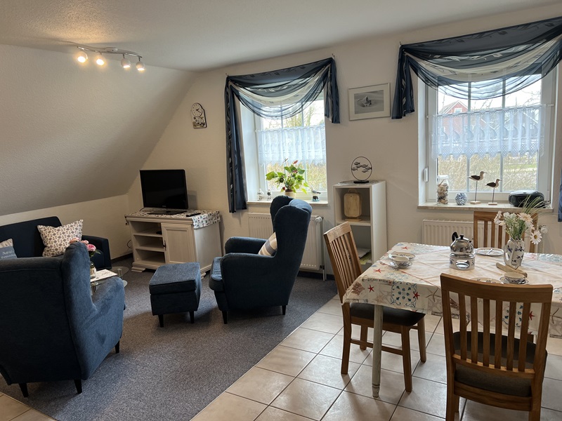 Bild des Wohn- und Essbereichs der Ferienwohnung eins